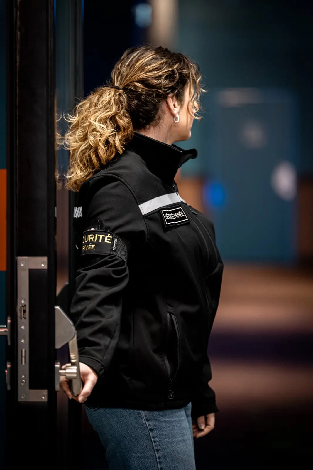 Photo d’illustration NOX SECURITY : agente au contrôle d’un accès